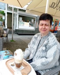 Posedenie na terase a návšteva knižnice