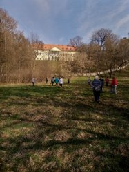 Jarné upratovanie v miestnom parku