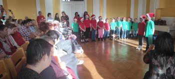 Vianočné vystúpenie detí zo Základnej školy s VJM Alapiskola Veľký Blh - Nagybalog