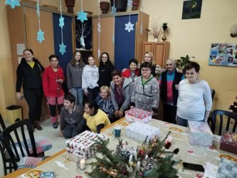 Koľko lásky sa zmestí do krabice od topánok?