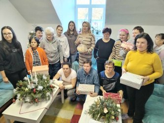 Koľko lásky sa zmestí do krabice od topánok?