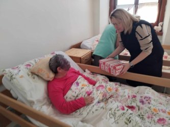 Koľko lásky sa zmestí do krabice od topánok?