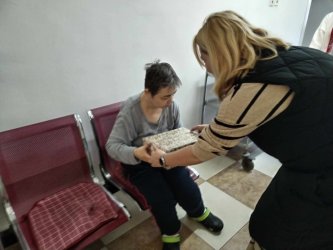 Koľko lásky sa zmestí do krabice od topánok?