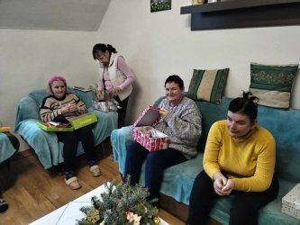 Koľko lásky sa zmestí do krabice od topánok?