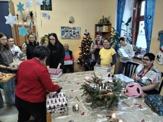 Koľko lásky sa zmestí do krabice od topánok?