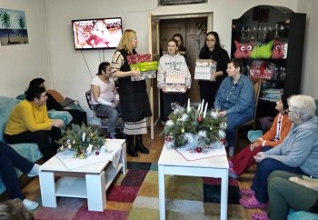 Koľko lásky sa zmestí do krabice od topánok?