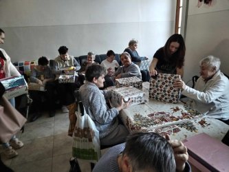 Koľko lásky sa zmestí do krabice od topánok?