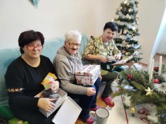 Koľko lásky sa zmestí do krabice od topánok?