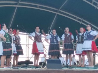 Vystúpenie našich žien na rimavskosobotskom majálese