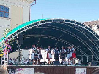 Vystúpenie našich žien na rimavskosobotskom majálese