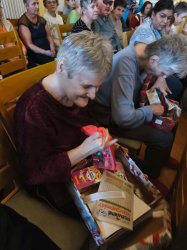 Koľko Lásky sa zmestí do krabice od topánok?