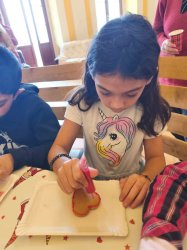 Koľko Lásky sa zmestí do krabice od topánok?