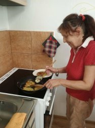 Dnes sme si spoločne pripravili výborné, chrumkavé cuketové placky